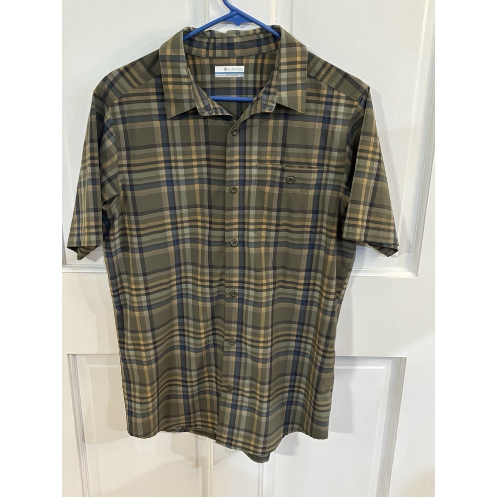 Columbia Plaid Men's Small Button Up Short Sleeve Shirt Polyester